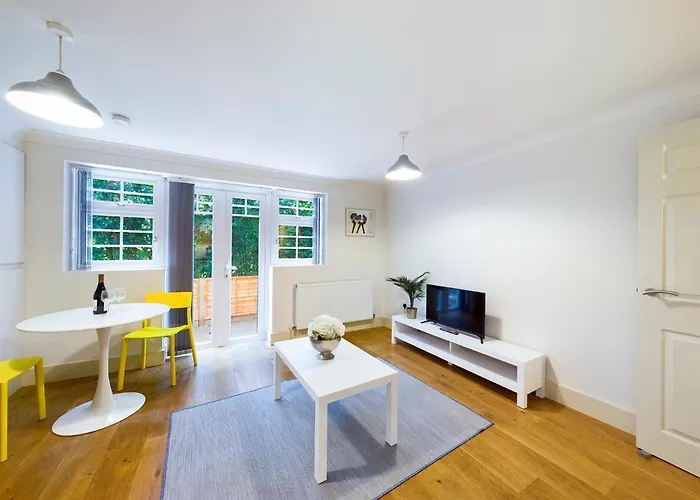 Redhill Town Centre Apartment By Livingo