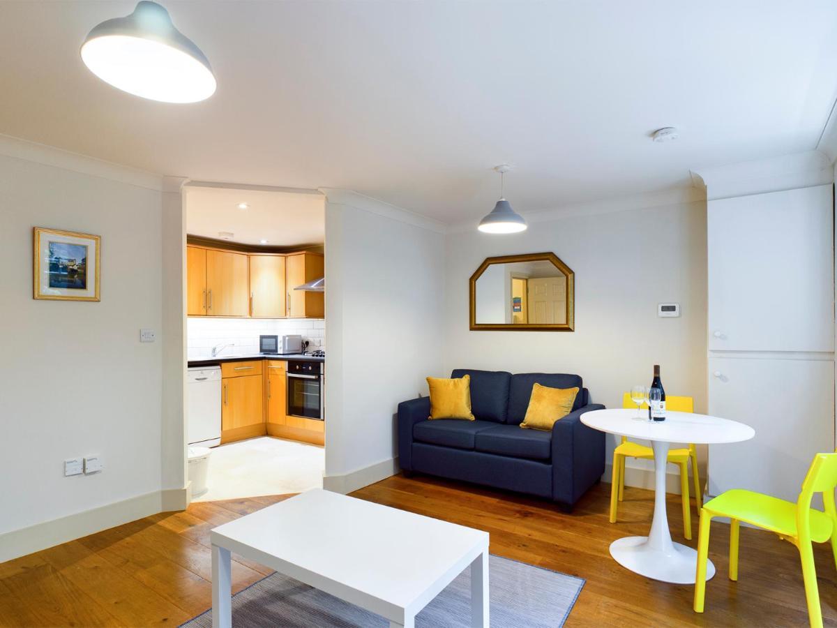 Redhill Town Centre By Livingo Apartment *