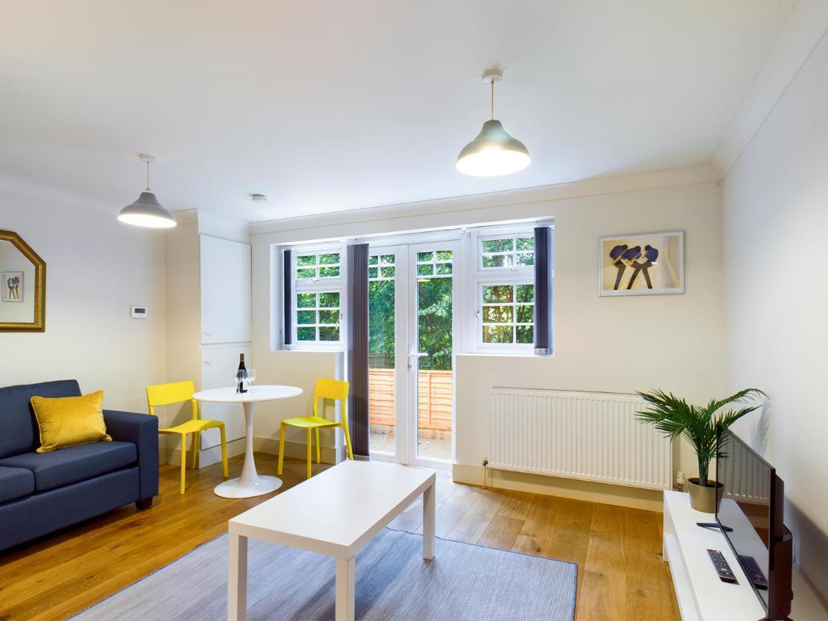 Redhill Town Centre By Livingo Apartment *