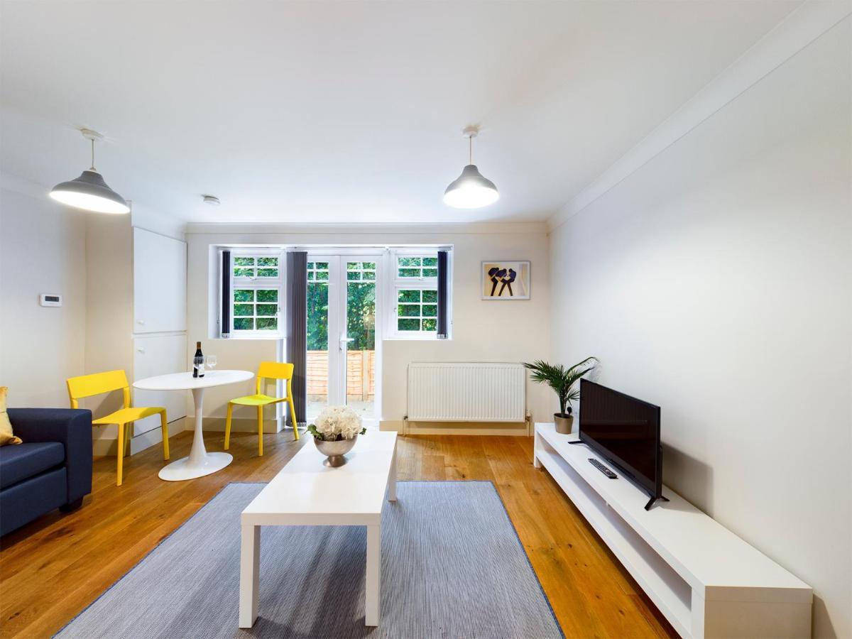 Redhill Town Centre By Livingo Apartment