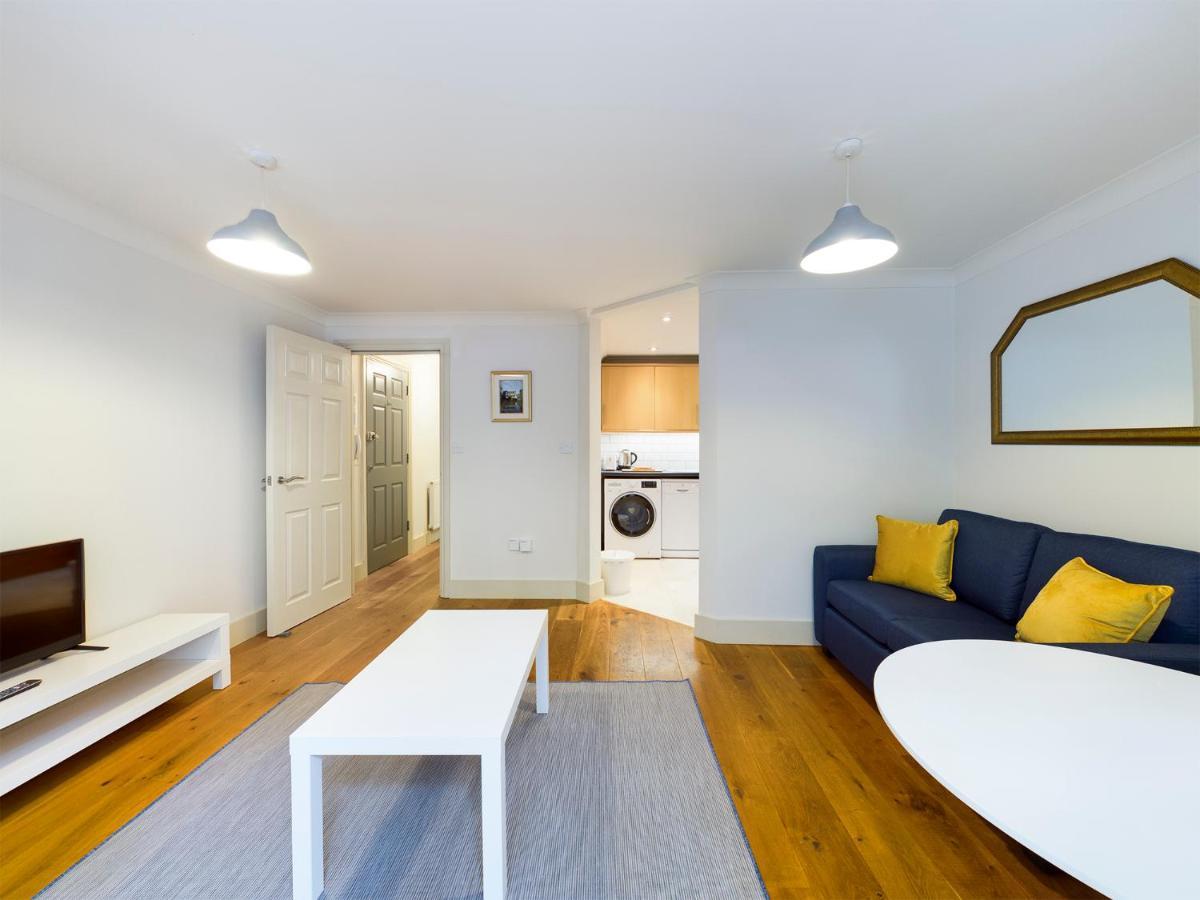 Redhill Town Centre By Livingo Apartment