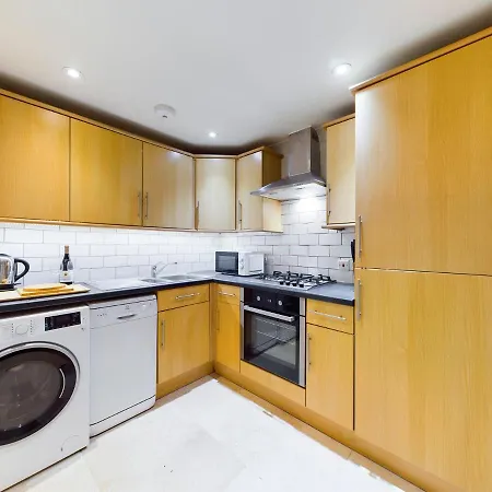 Redhill Town Centre Apartment By Livingo Exterior photo