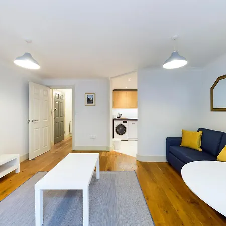 Redhill Town Centre Apartment By Livingo Exterior photo