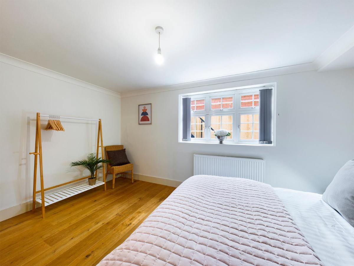 Redhill Town Centre By Livingo Apartment
